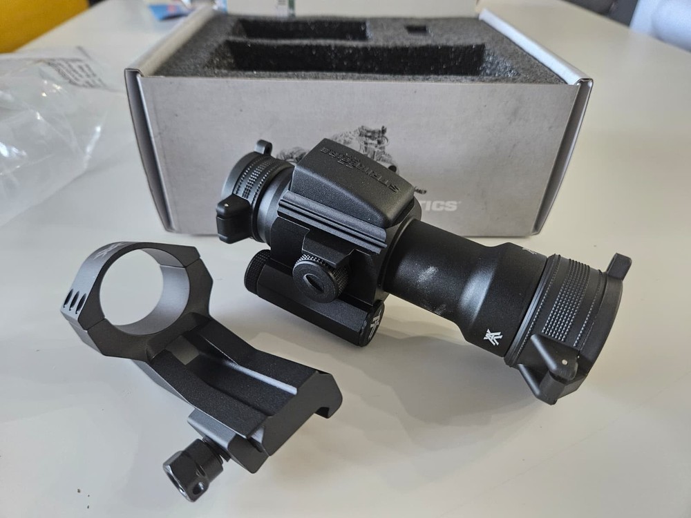 Vortex Optics Strikefire II 4 MOA Red Dot Sight. Open Box