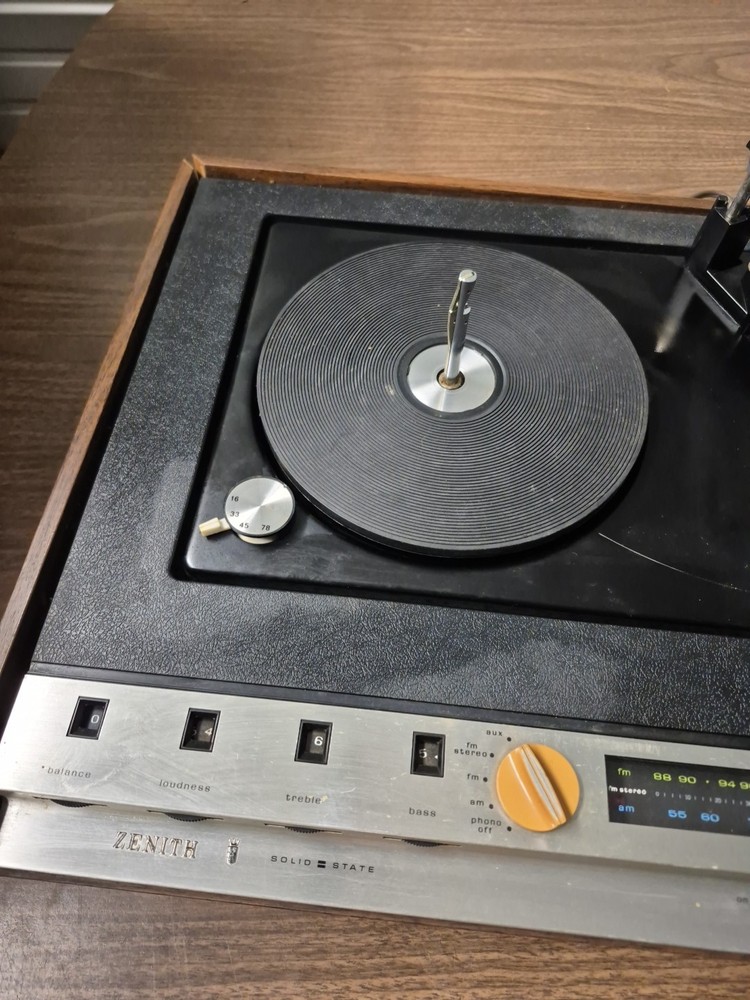 Zenith Compact Stereo System Am/fm Record Player D583 Read Description