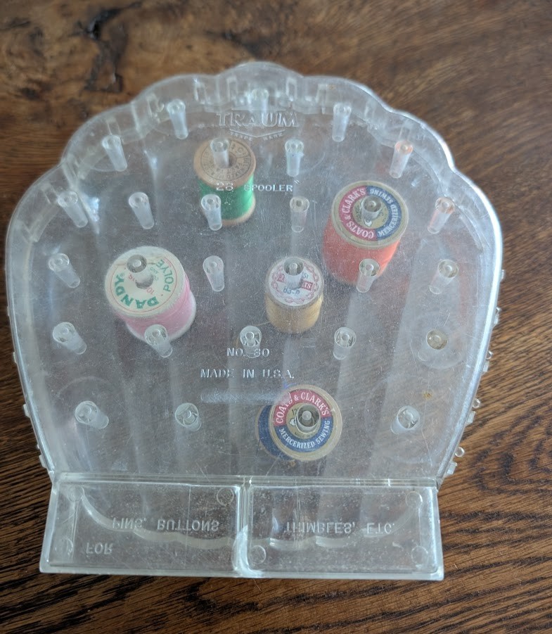 Vintage TRAUM Clear Plastic Shell Shaped Thread 28 Spool Case EMPTY