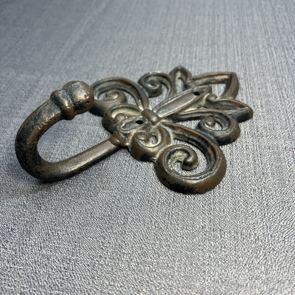 Ornate Cast Iron Wall Mount Coat Hook Hat Hook 6.5”x5”