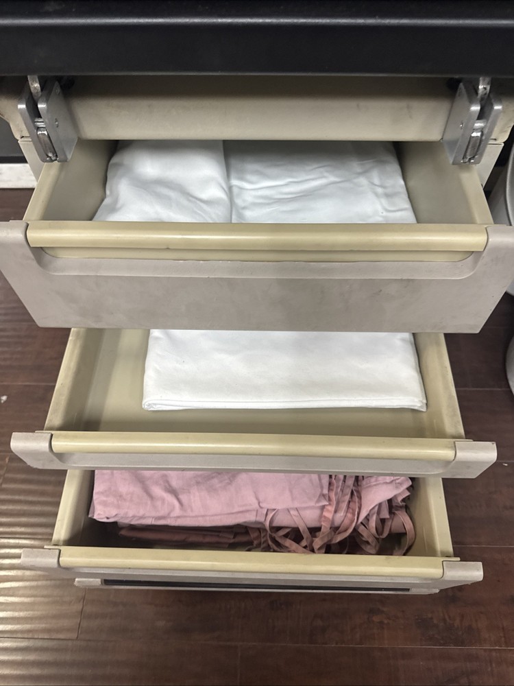 Midmark Ritter 404 Exam Table