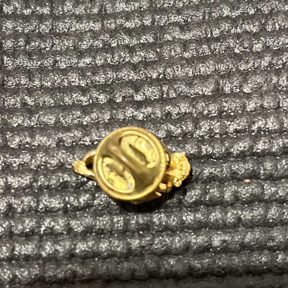 Monkey Moving Arm Gag Gift funny lapel pin P60