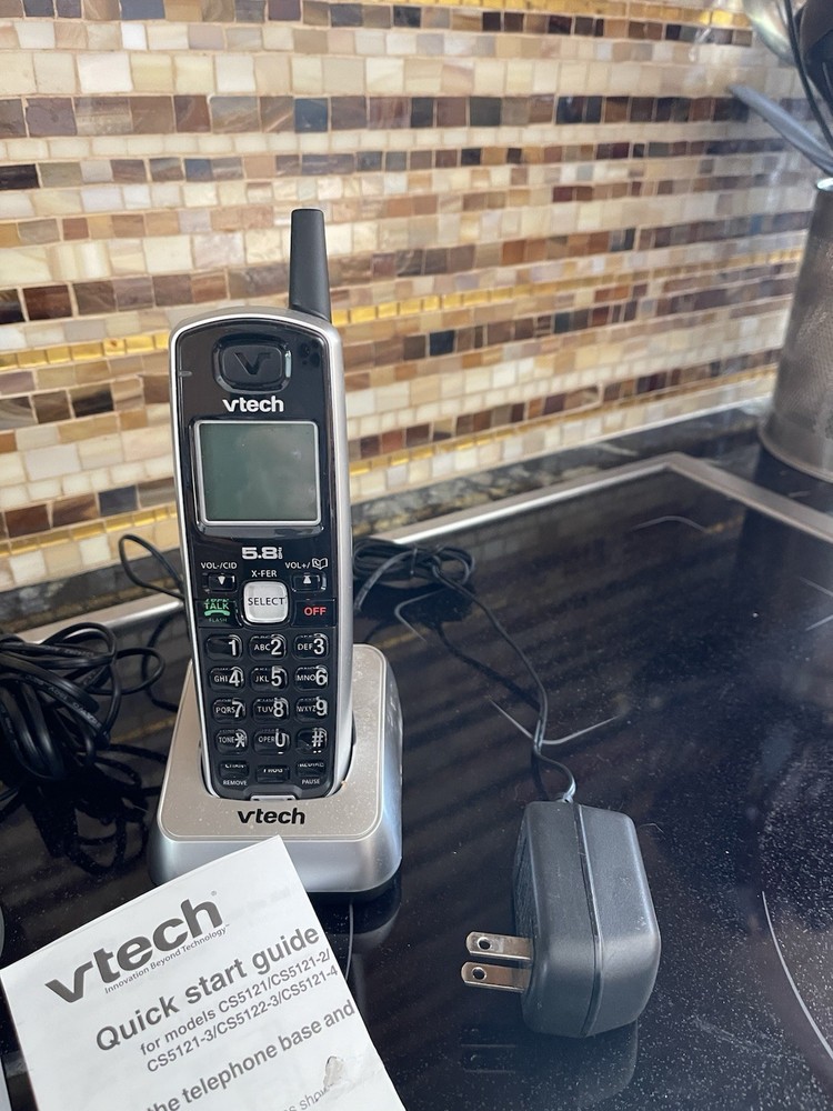 VTECH DIGITAL ANSWERING PHONE SYSTEM WITH 2 ADDITIONAL PHONES AND CHARGING
