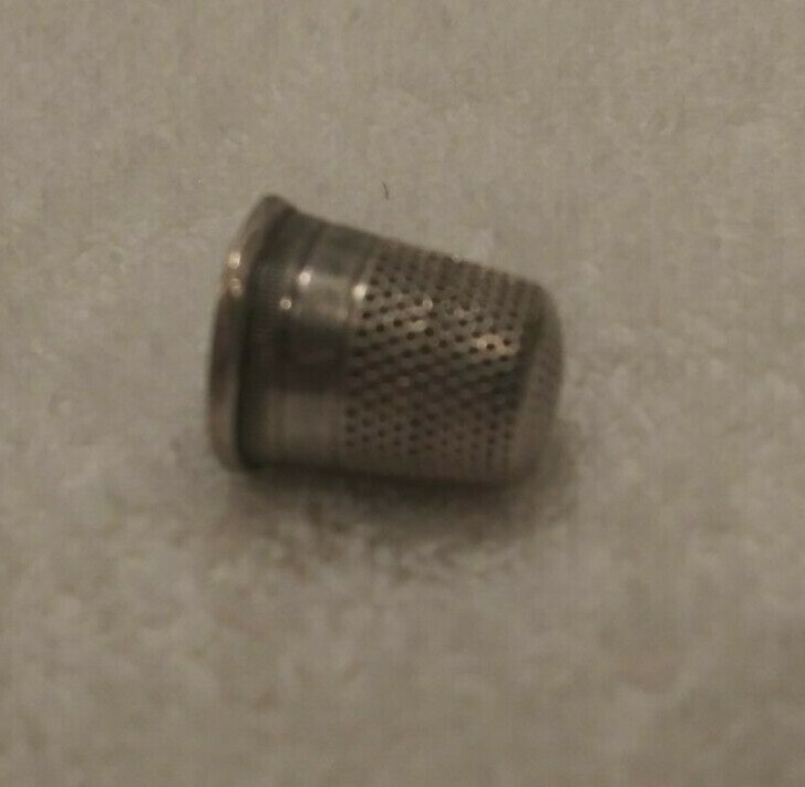 Antique Thimble, Sterling 7, Silver, Sewing, simple design .