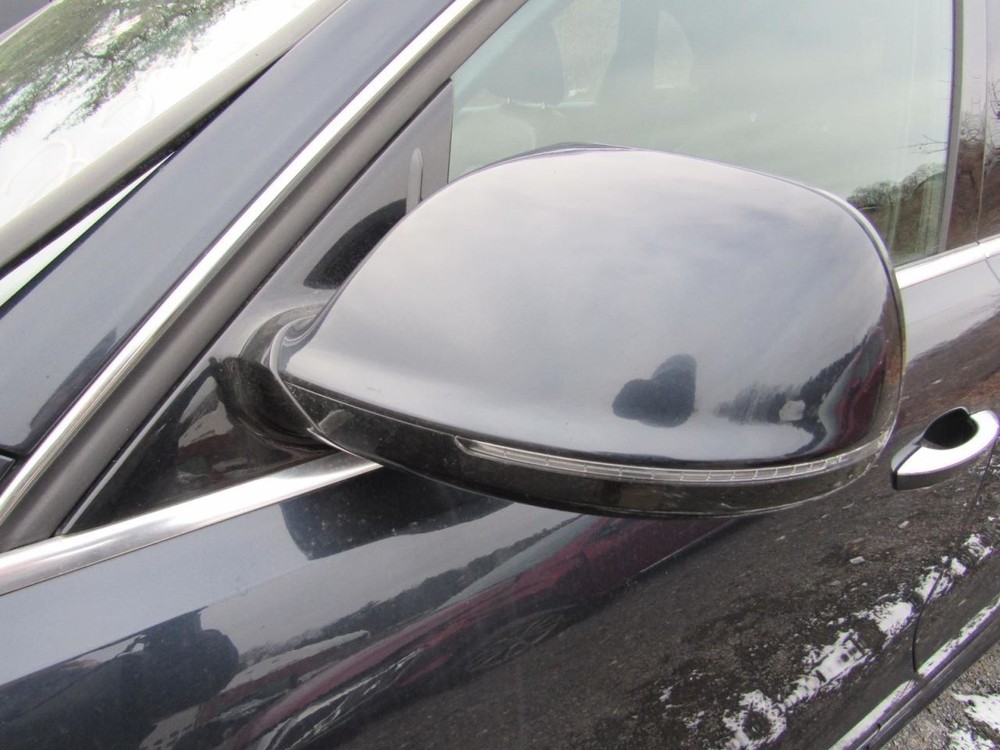 Q5 2015 Glove Box 1104746