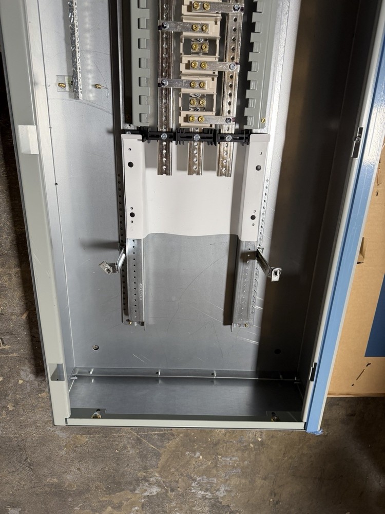 1-350 AMP 208/120V MAIN BREAKER PANELBOARD 42 SPACE 3PHASE 4WIRE COMPLETE PANEL