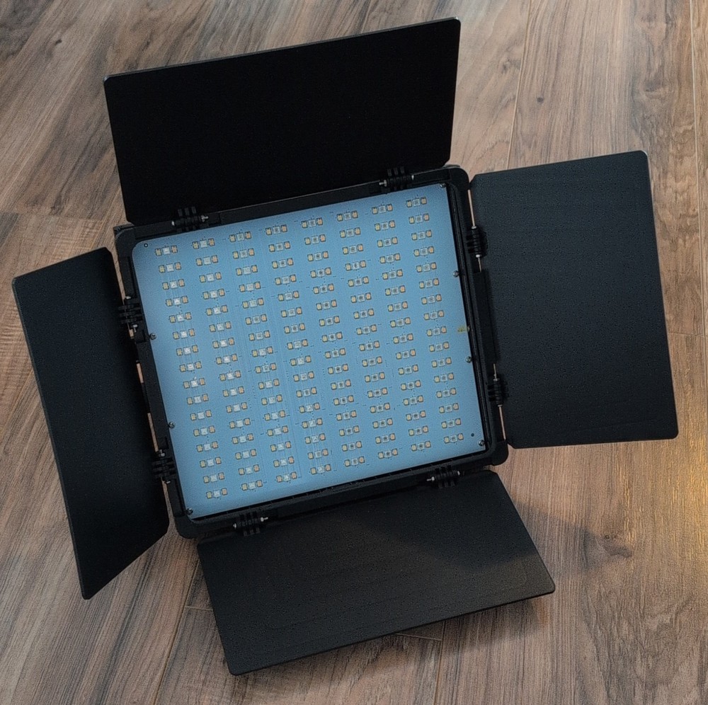 GVM GVM-50RS LED Panel Light, Adjustable Barn Doors, WiFi, AC/Battery