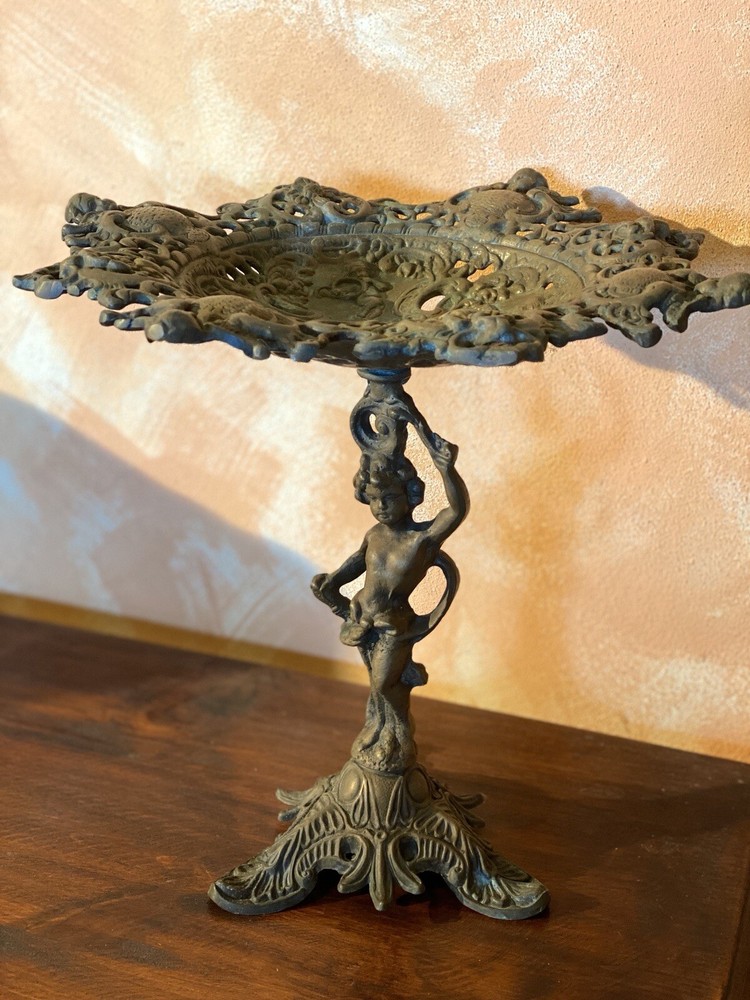 centerpiece stand ornament