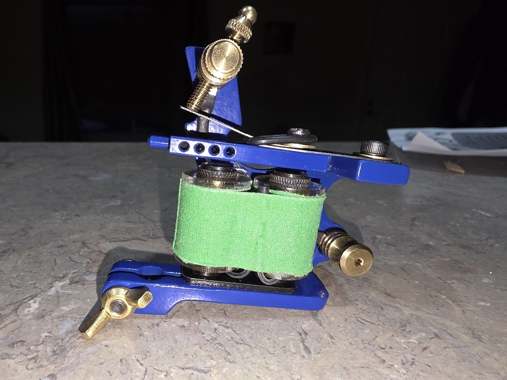 Lighting bolt tattoo machine