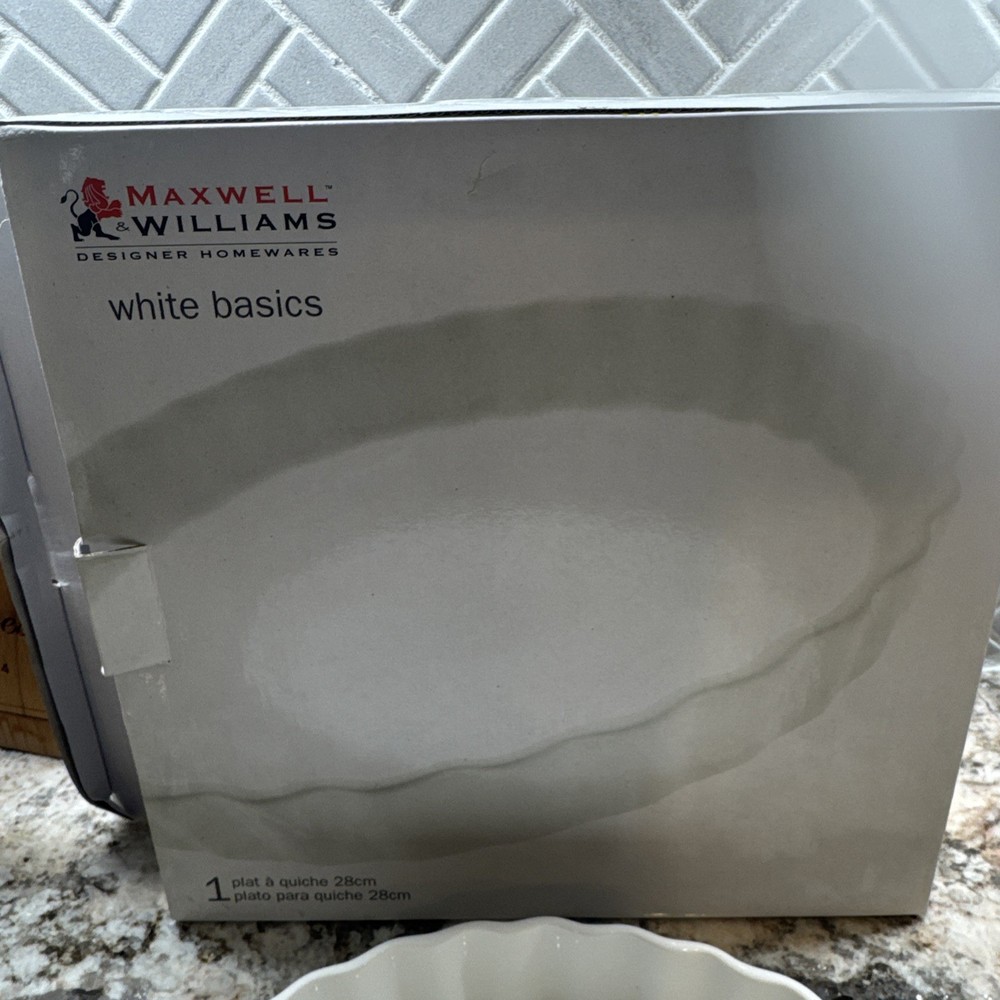 New Maxwell Williams White Pie Plate Oven Dish 11”