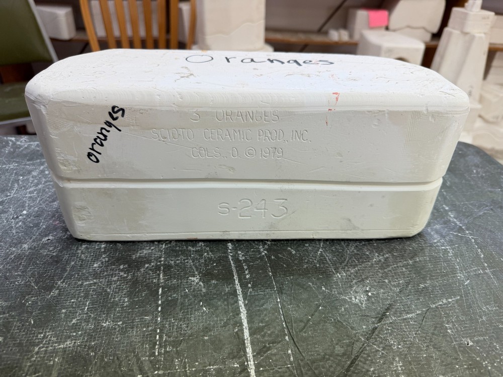 VINTAGE SCIOTO CERAMIC MOLD #S-243 ORANGES