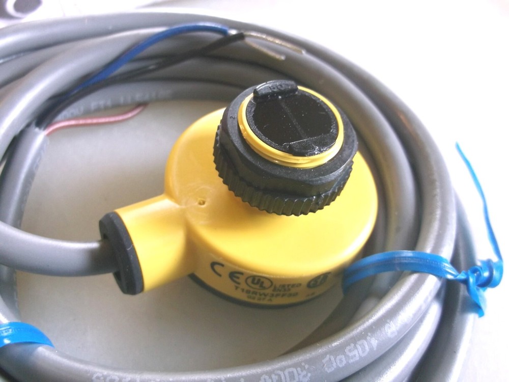 Banner T18RW3FF50 EZ-Beam Fixed Field Sensor NIB