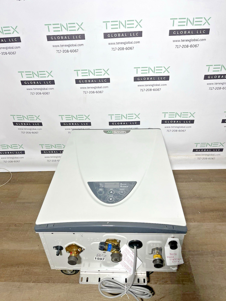 AO Smith Indoor Tankless Water Heater 160k BTU Natural Gas ( B-7 #1697)