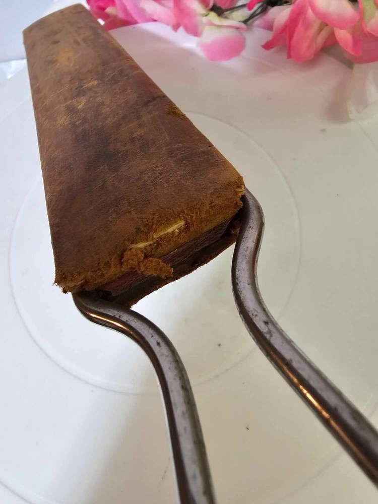 Vtg Razor Strop Double Sided Leather Strop w Metal Loop handle -Bin2