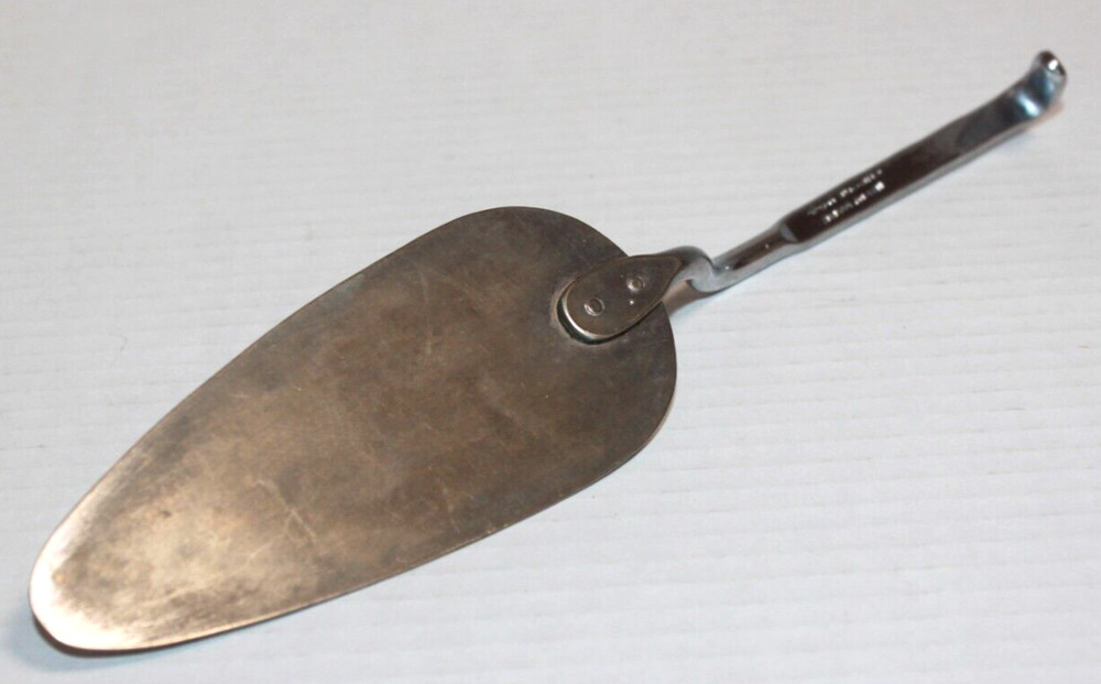 Vintage Irvin Ware Pie Cake Server Embossed Design Hook Handle