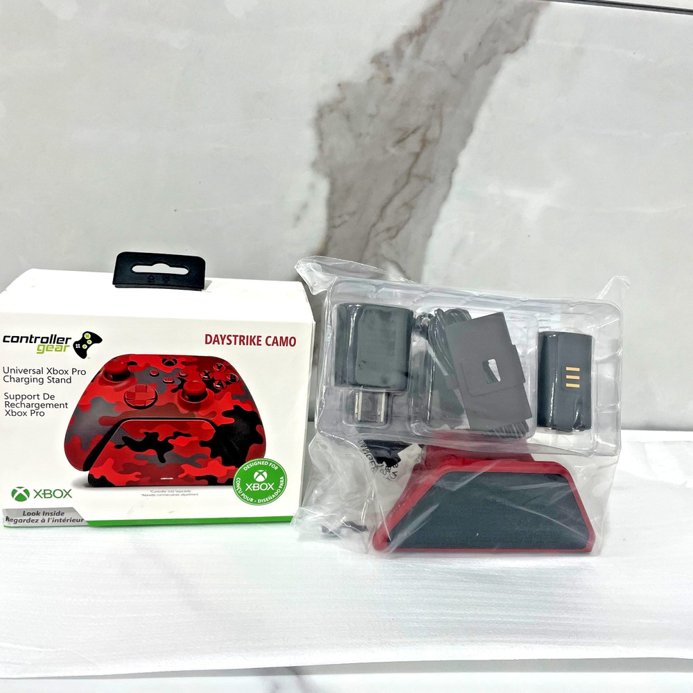 Controller Gear Xbox Pro Charging Stand - Daystrike Camo Red