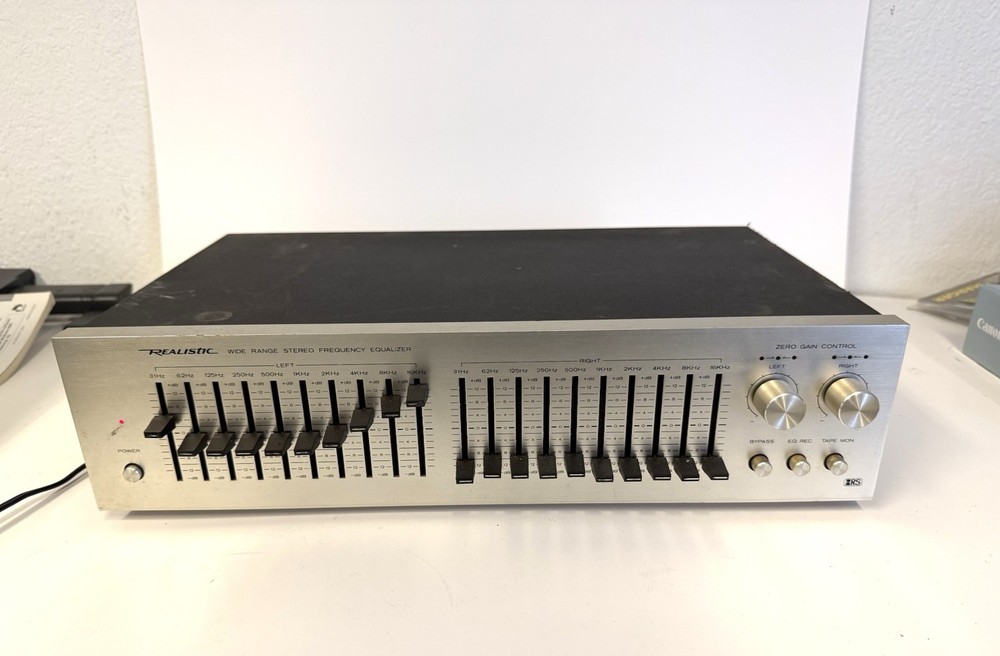 Realistc 31-2000 Wide Range Stereo  Frequency Equalizer Silver Face