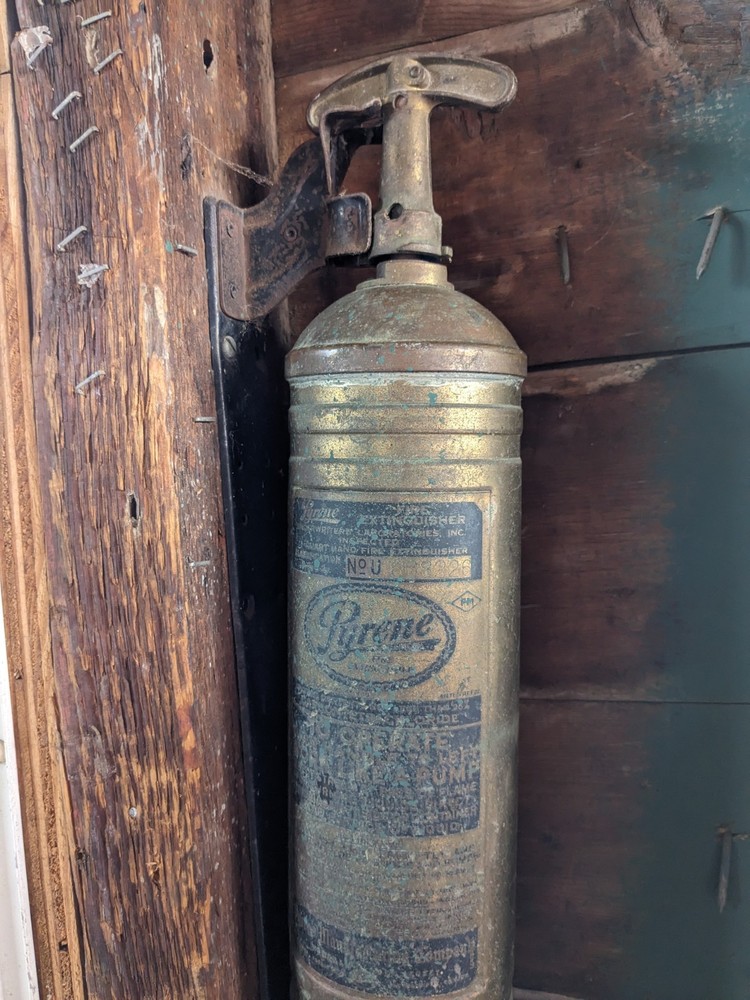 WW 11 Extinguisher