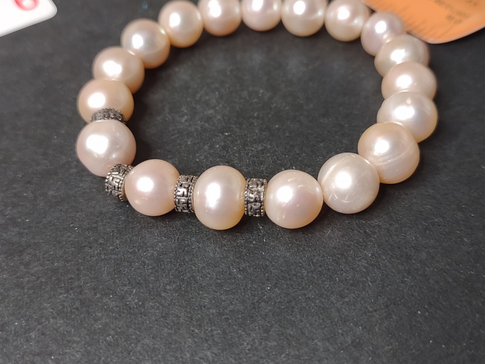 Very Pretty Pearl Stretch Bracelet