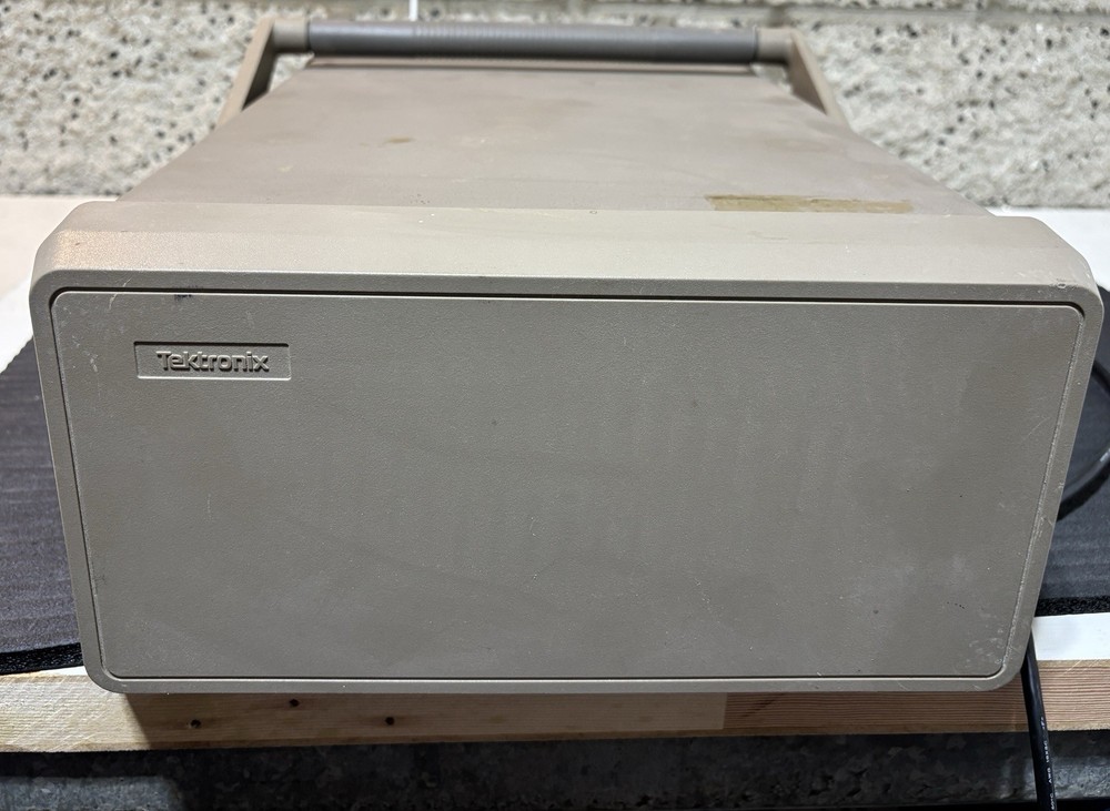 Tektronix 1240 Logic Analyzer w/ CRT Display & Front Cover