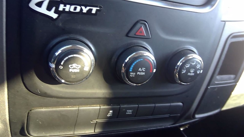 (LOCAL PICKUP ONLY) RAM1500 2015 Air Shutter 2049201
