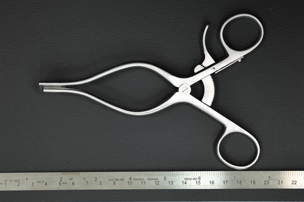 Mueller SU3112 Weitlaner Retractor, Locking, 3x4 Sharp Prongs, 6.5"