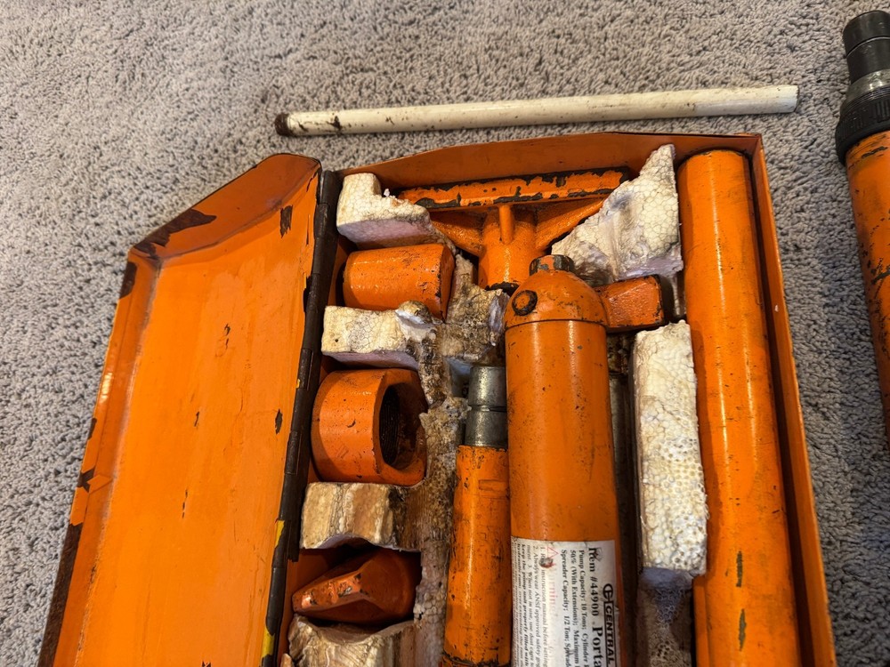 Central Hydraulics 10 Ton Portable Puller Kit