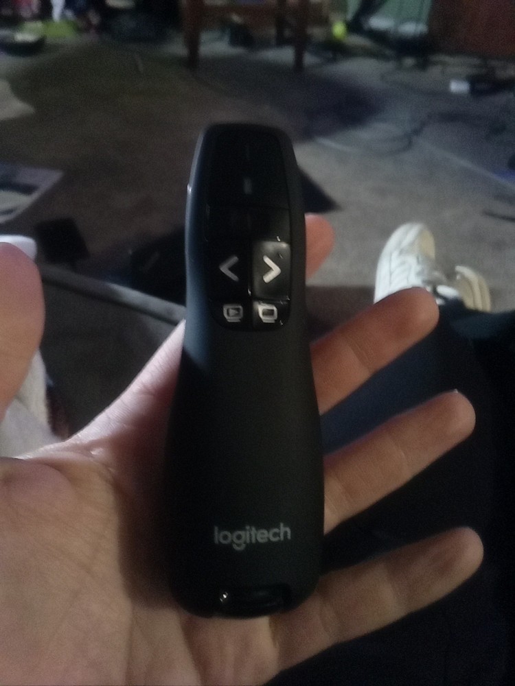 Logitech R400 Laser Presentation Remote - Black