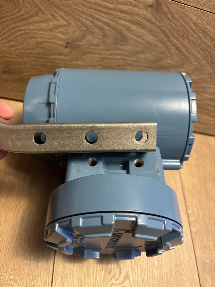 Rosemount 8732EM Flow Transmitter with HART Protocol 8732EMR1A1N5M4