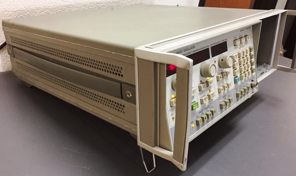 HP 8350B Sweep Oscillator Mainframe without Plug-In