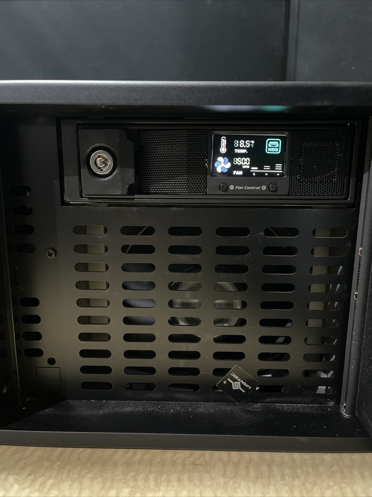 Asus Server Rack System - 8 HDD B