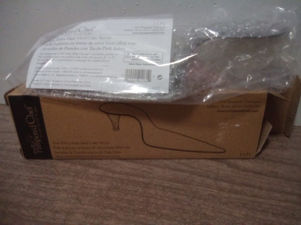Pampered Chef Pink Zebra High Heel Cake Server- #1171- EUC