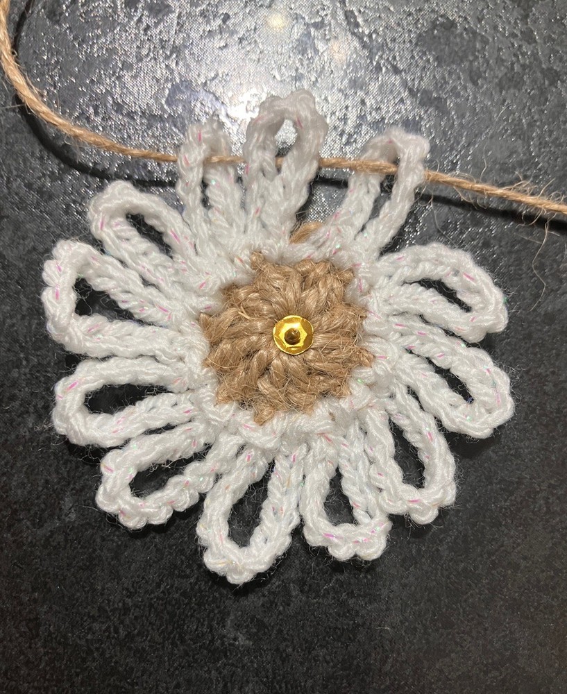 🌸NEW Hand Crochet sparkly daisy Jute Rustic Bunting Window SPRING sequins Gift