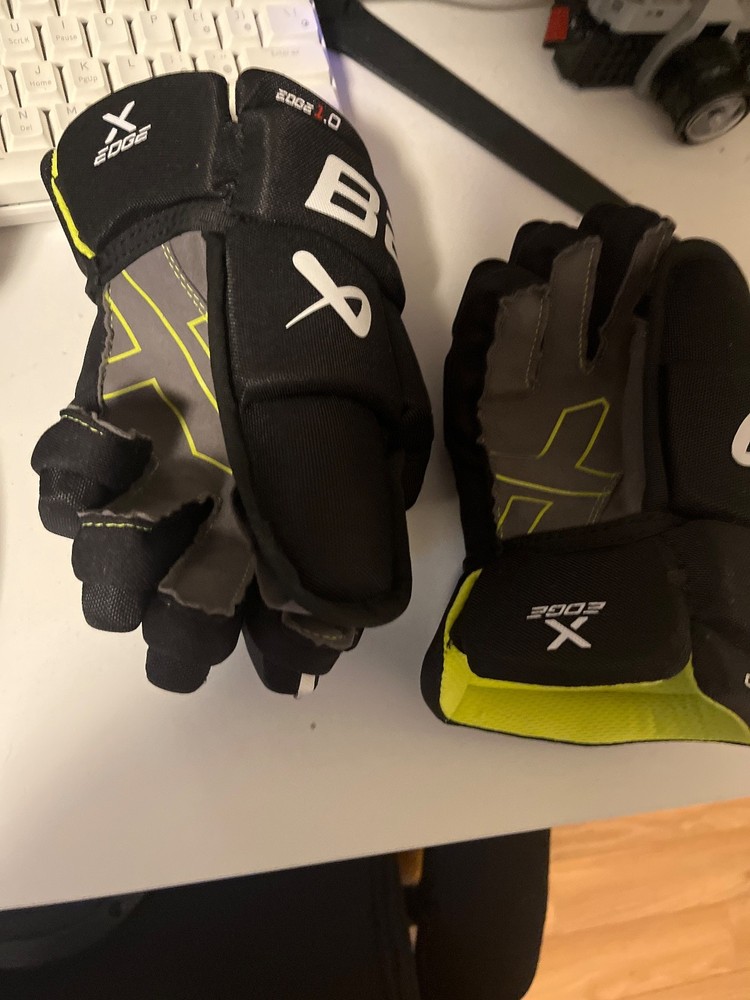 bauer edge 1.0 kids NEVER WORN!
