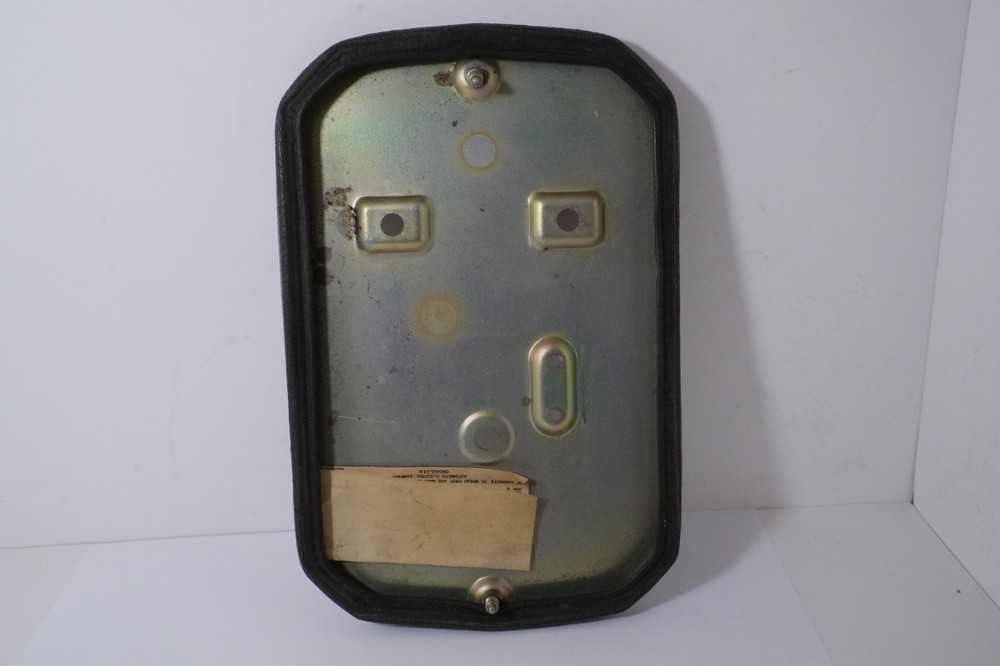 1 Original AUTOMATIC ELECTRIC A/E 40 BASE PLATES w/Mounting Screws & Good Cond.