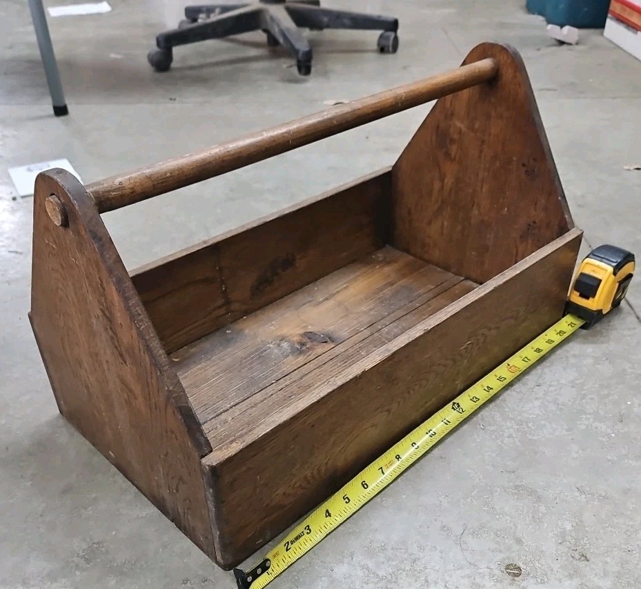 Vintage Solid Oak  21"  Wooden TOOLBOX Saw Caddy Carpenter Primitive. Nice Solid