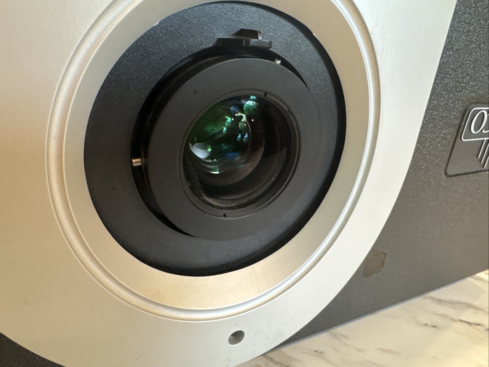 Runco RS-900 Digital Projector 1080p