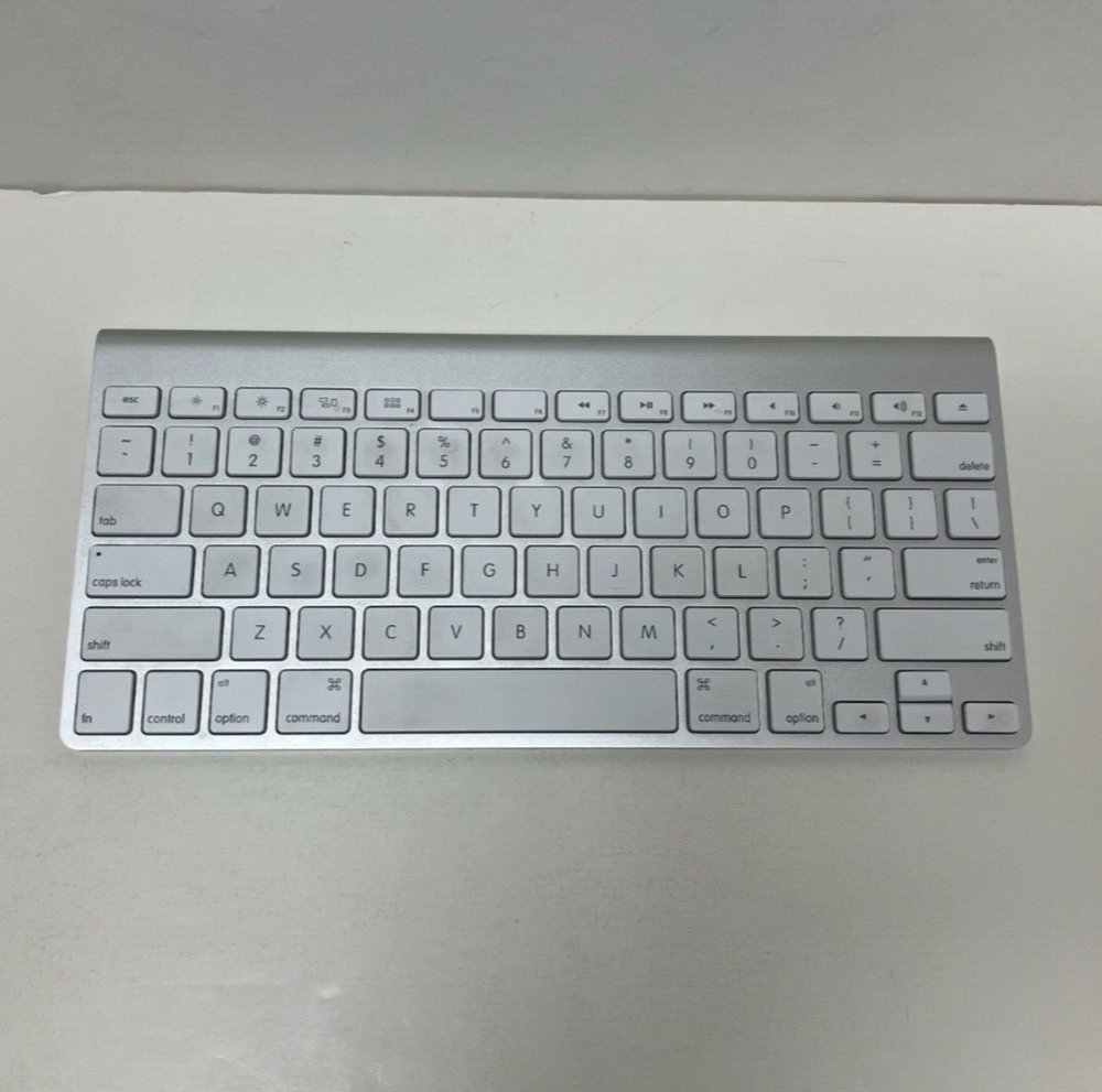 Apple Wireless Keyboard A1314 4th Generation MC184LL/B