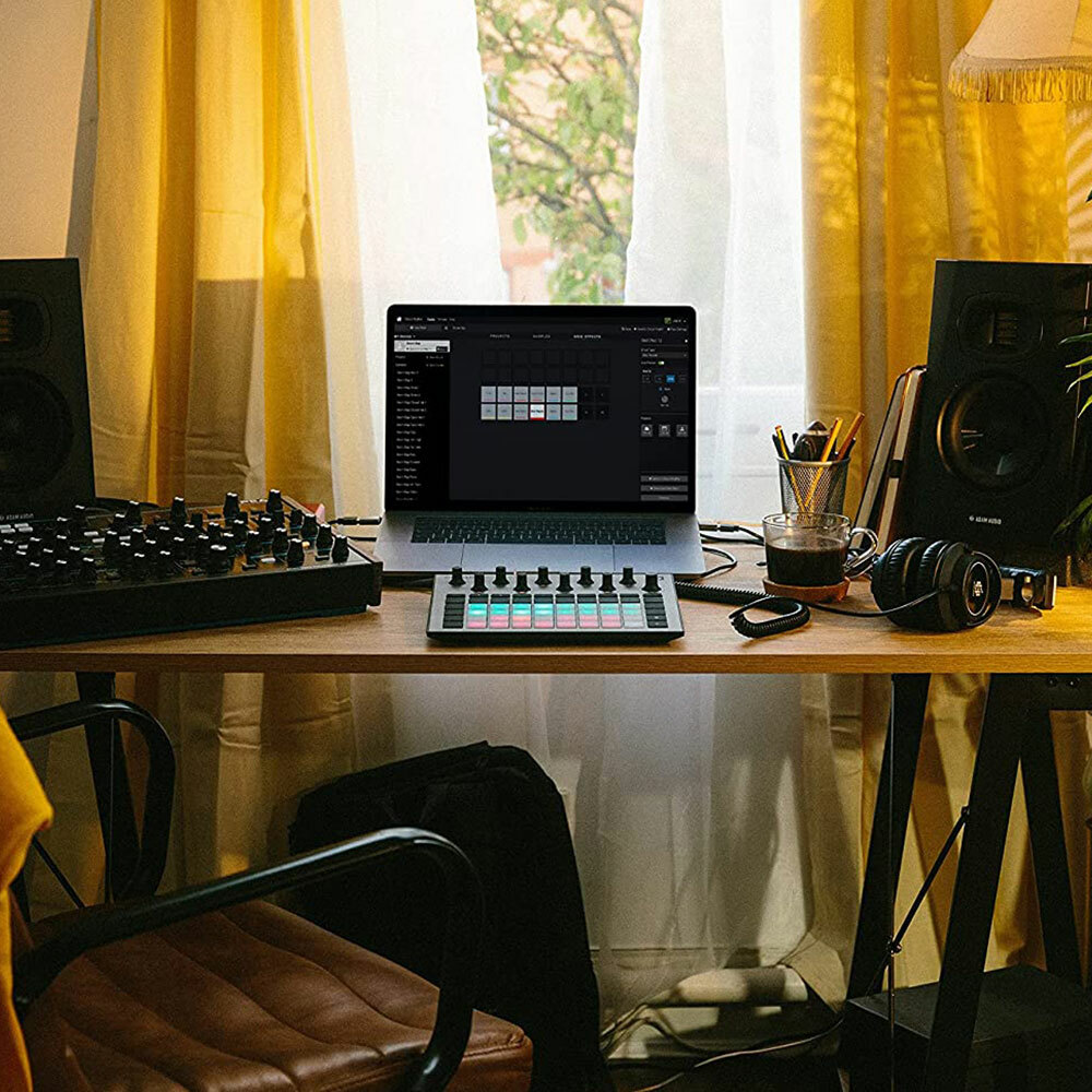 Novation Circuit Rhythm Groovebox w/ Sampler MIDI Controller & Workstation