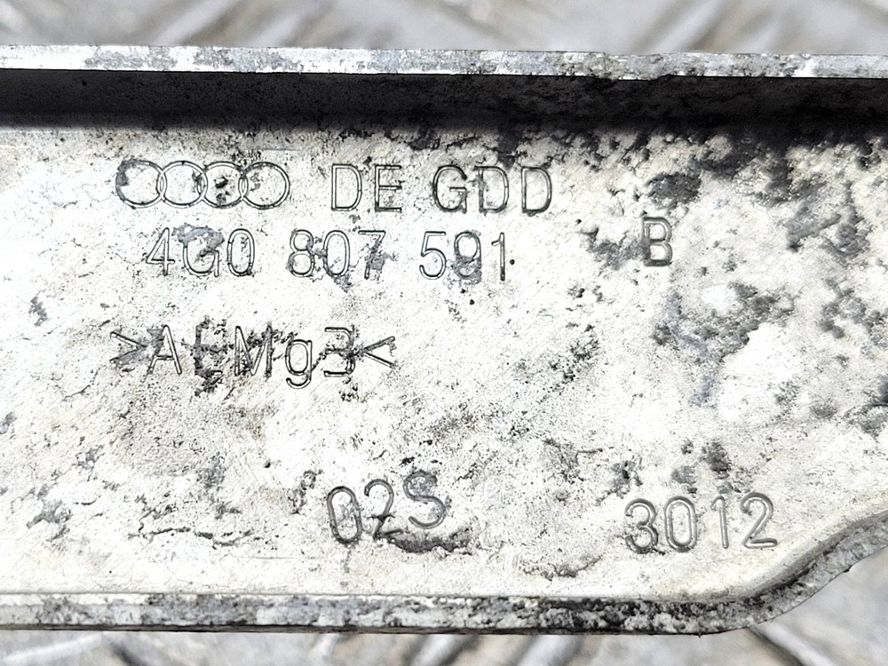 AUDI A6 C7 2012 FRONT LEFT BUMPER BRACKET MOUNT SUPPORT 4G0807591