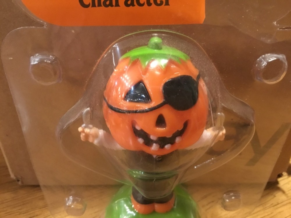 Solar Powered Dancing Pirate Pumpkin with Knives
