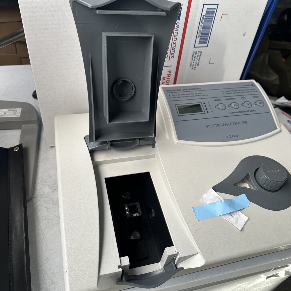 VWR Spectrophotometer 1200