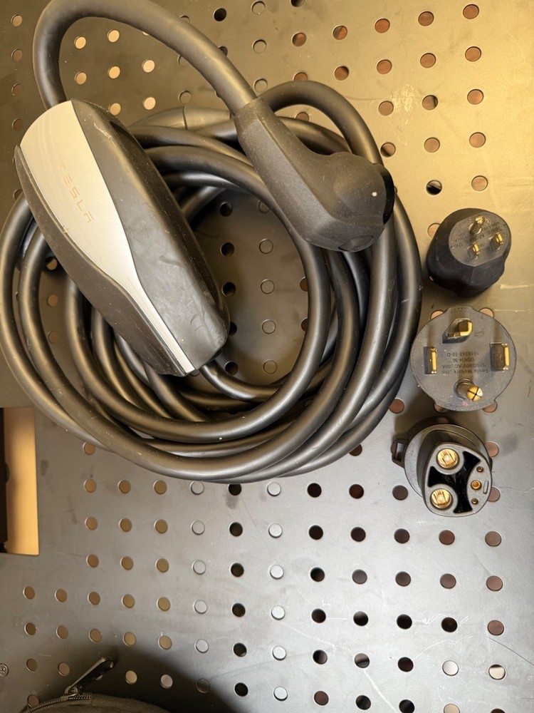 Tesla Mobile Charger