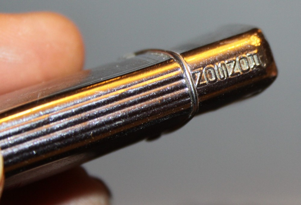 VINTAGE RONSON CLASSIC VARAFLAME LIGHTER ATOMIC CHEVRON DENTED