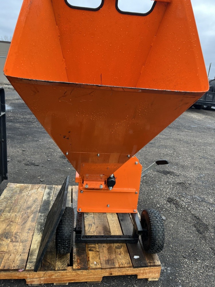 Yardmax Chipper Shredder With Spare Motor.