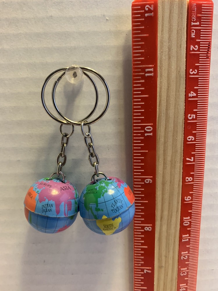 (2) Keychain WORLD GLOBE MAP Key Ring, Multicolored
