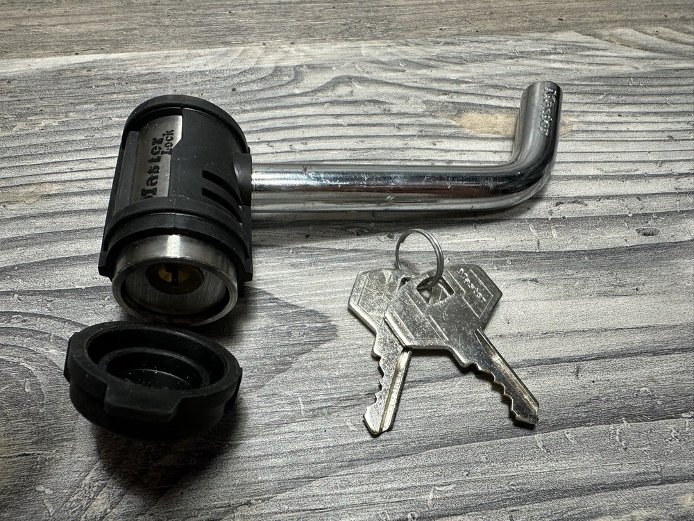 Lockable MASTER LOCK Trailer Hitch Pin With Keys