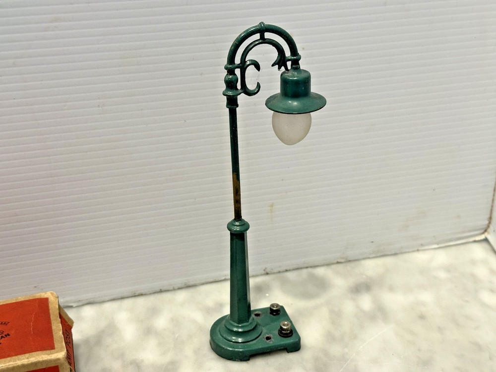 Lionel O 58 Lamp Post In OB