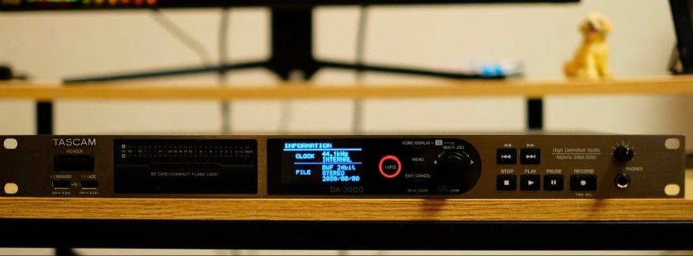 TASCAM DA-3000 Digital Solid State Audio Master Recorder Converter