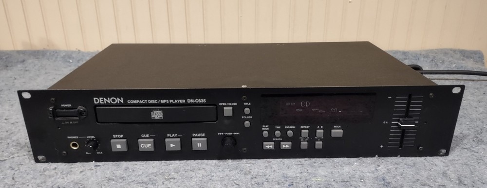 DENON DN-C635 RACK MOUNT CD/MP3 PLAYER-PLAYS-LOOKS NICE-EJECT BUTTON ISSUE